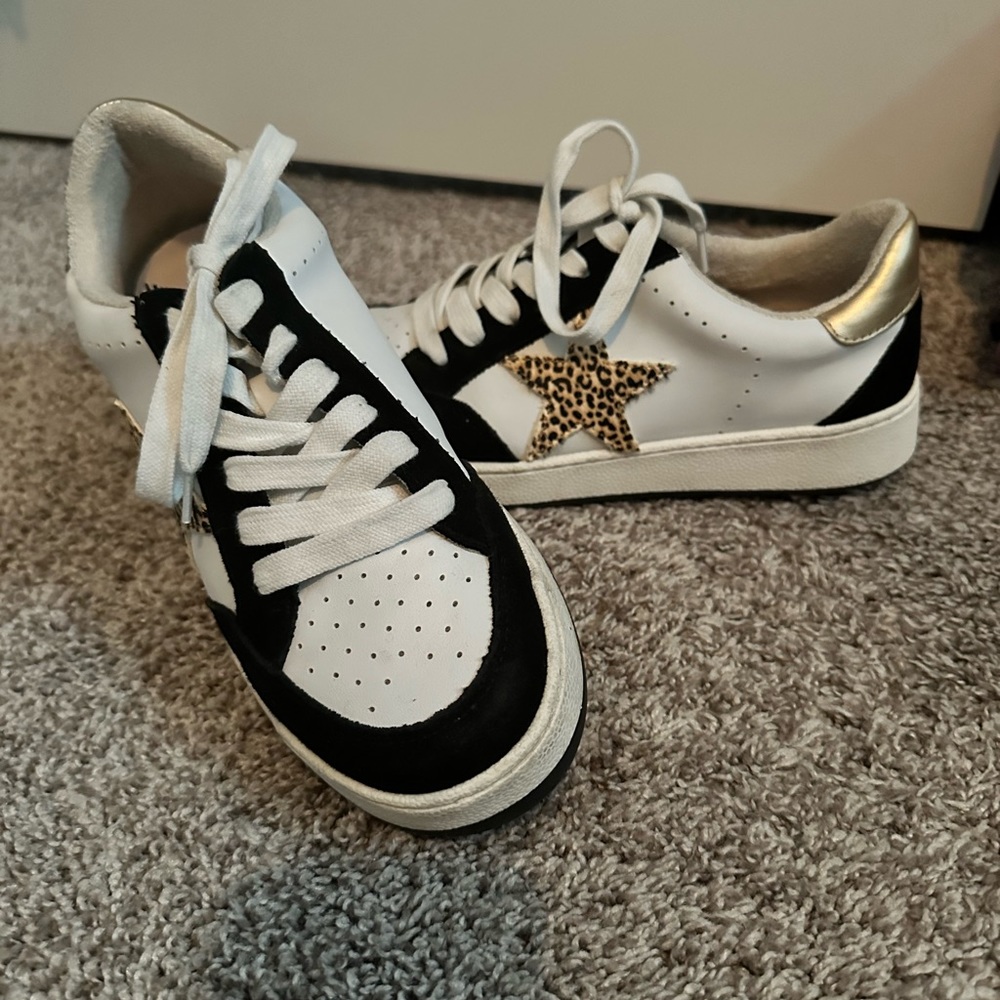 Women’s sneakers with leopard star